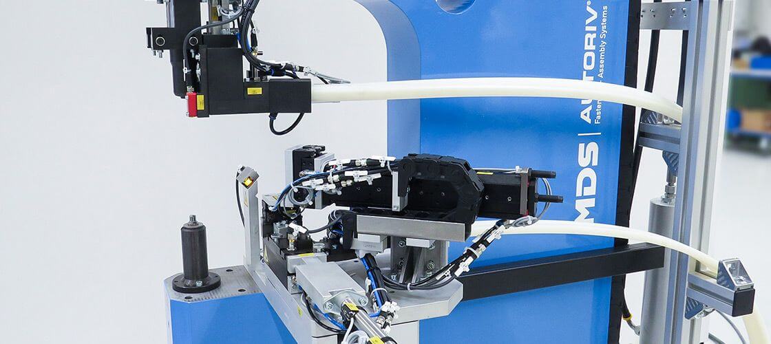 autoriv fasteners automation a240 robotický nástroj robotické pracoviště nastavovací jednotka automatický proces spolehlivý lisovací nýtovací matice čep šroub montážní systém zpracování plechových dílů lisování