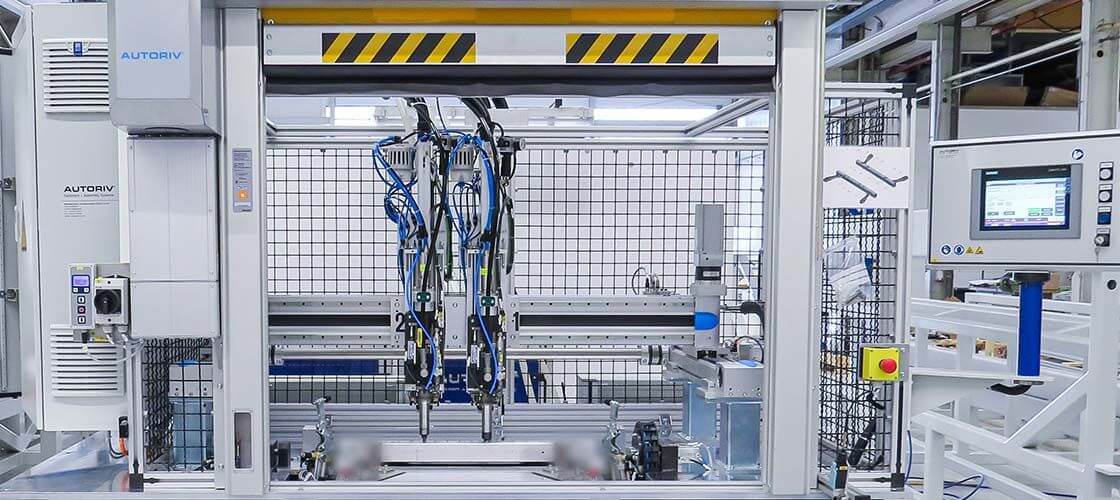 autoriv fasteners automation a250 mehrfach setzanlage setzeinheit werkzeug montagezelle roboter verarbeitung blindnietmutter blindnietschraube blech bauteil querträger